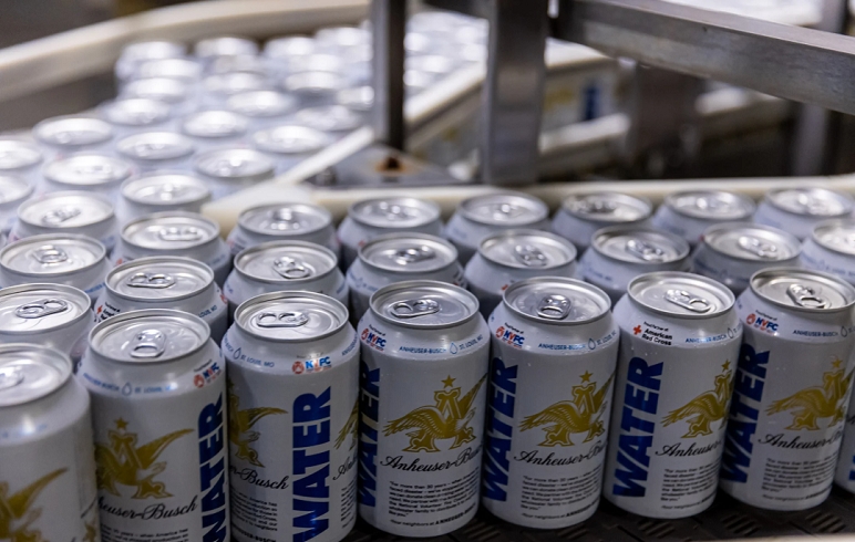 Anheuser-Busch donirao više od 150.000 limenki vode