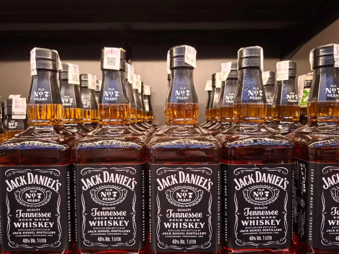Brown‑Forman prijavio pad prihoda u prvom kvartalu