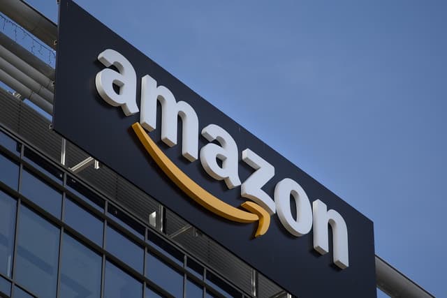 Amazon širi dostavu dronovima na skoro 500 gradova u SAD